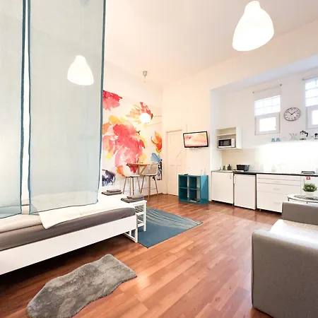 Charming - Flora's Apartment *